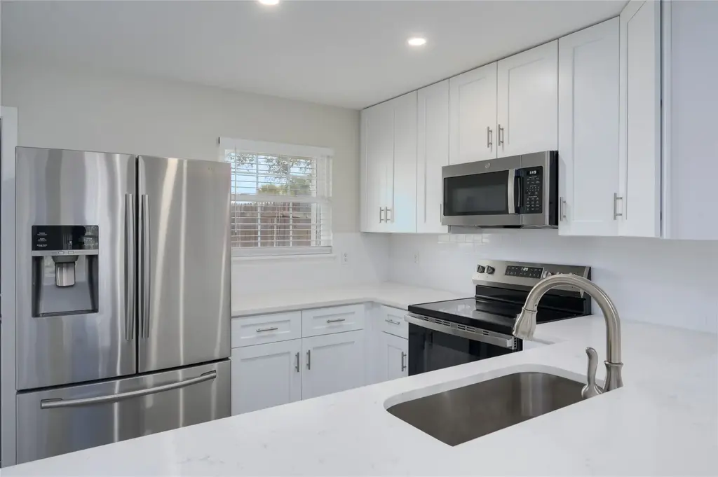 15302 Cavalier Canyon Drive B, Lakeway