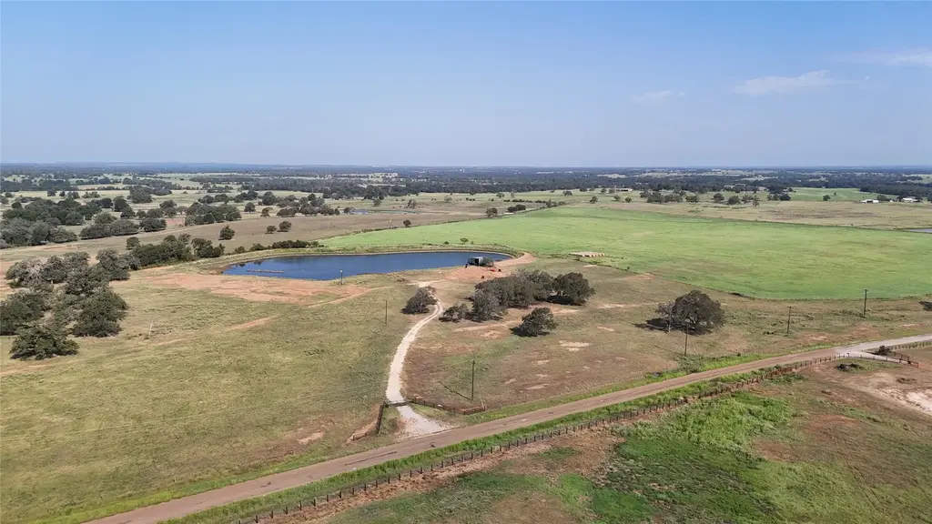 2039 County Road 326, Giddings