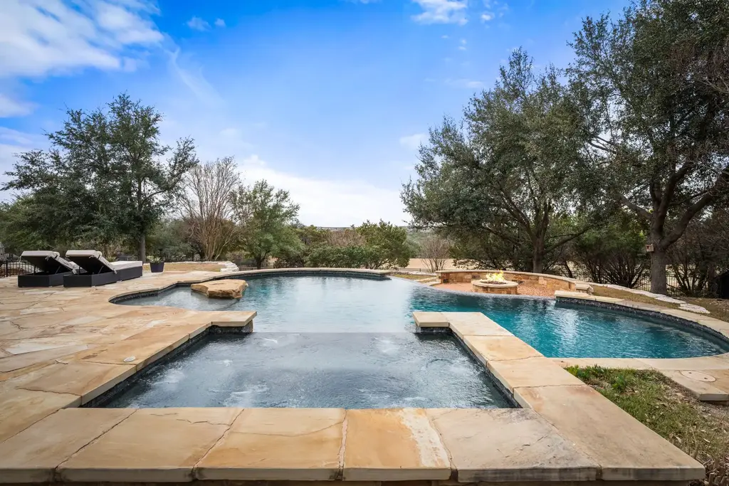 2024 University Club Drive, Austin