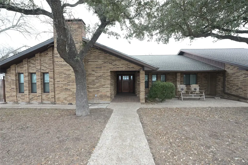 2106 S Colorado Street, Lockhart