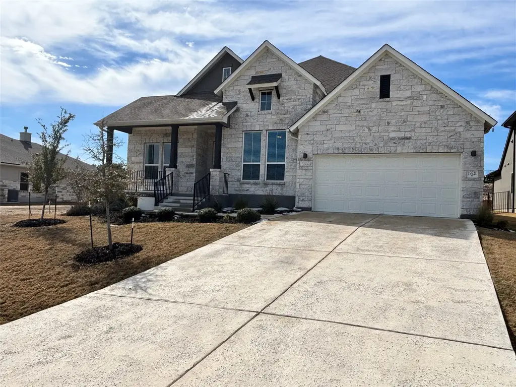 19521 Tranquility Falls Cove, Lago Vista