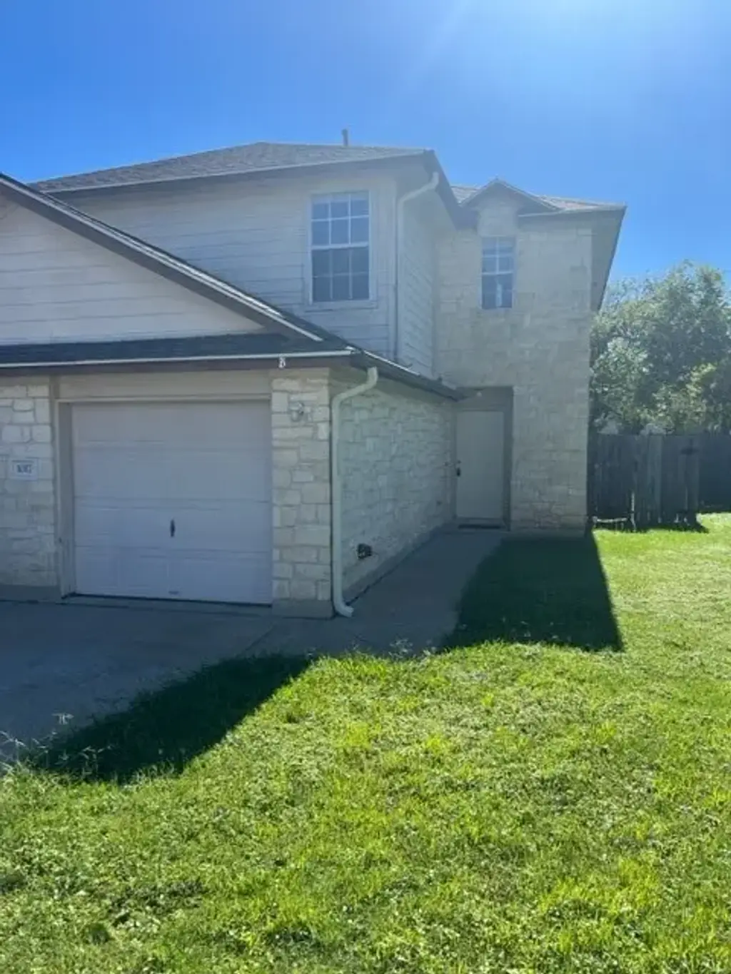 1017 Christopher Avenue B, Round Rock