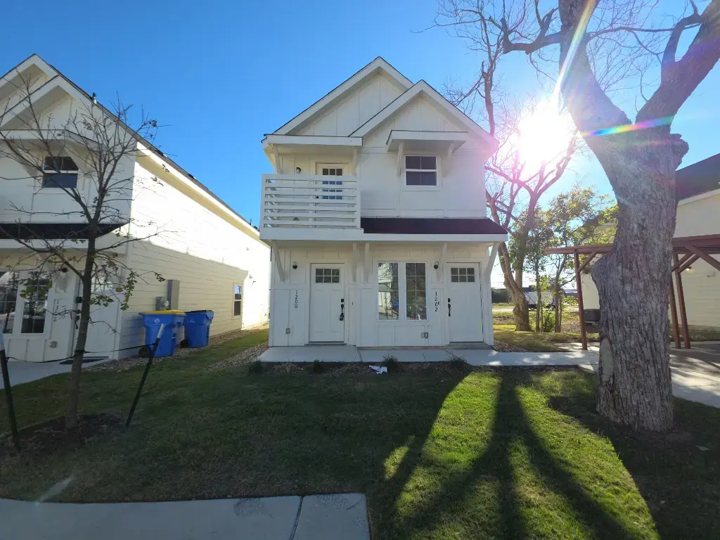 2002 W 2nd Street 1200, Taylor