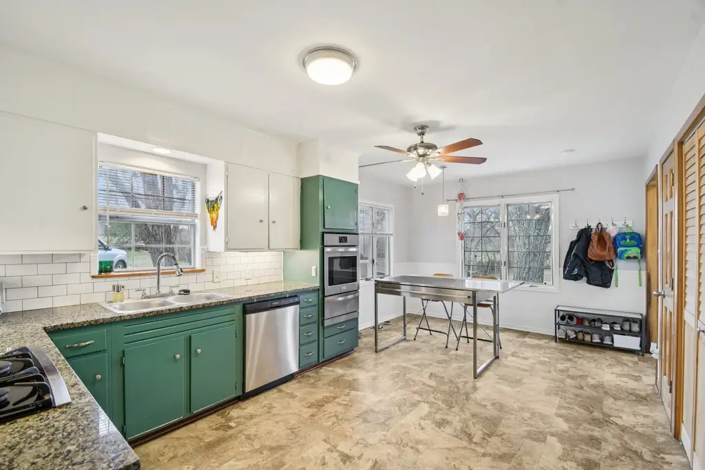 528 Old Mcdade Road, Elgin