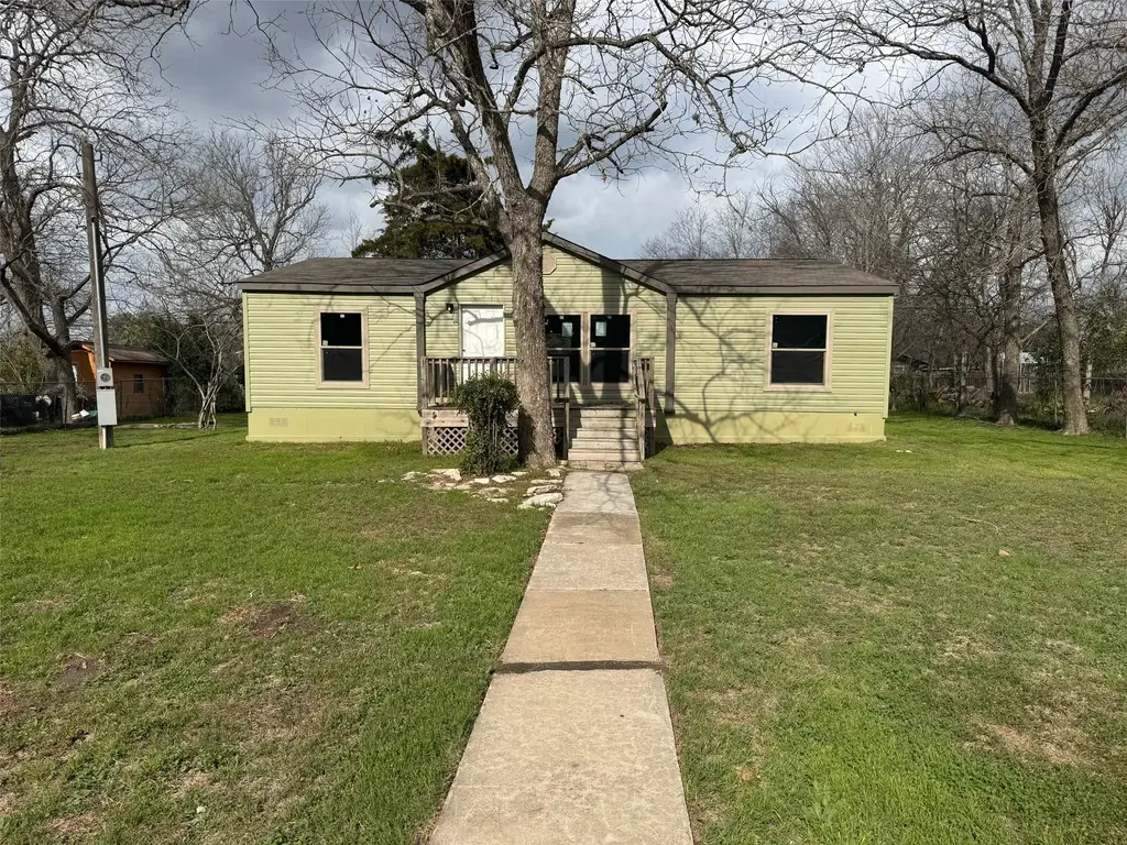 118 W 8th Street, Flatonia