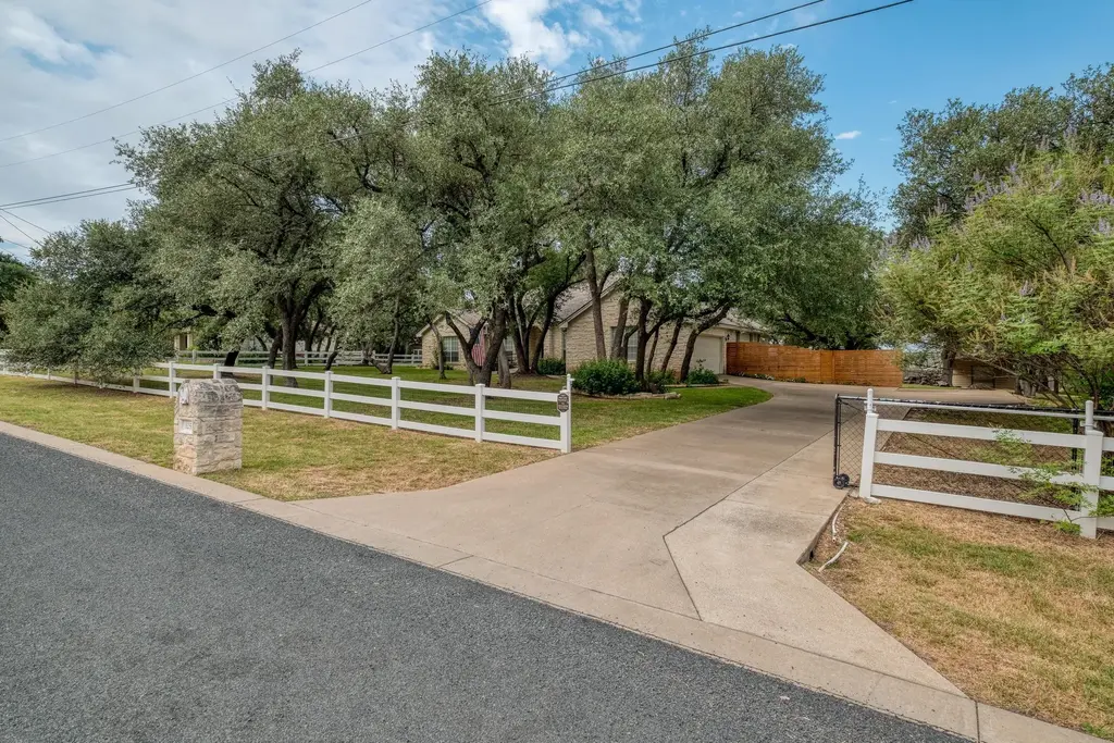 125 Ridgewood Cove, Georgetown