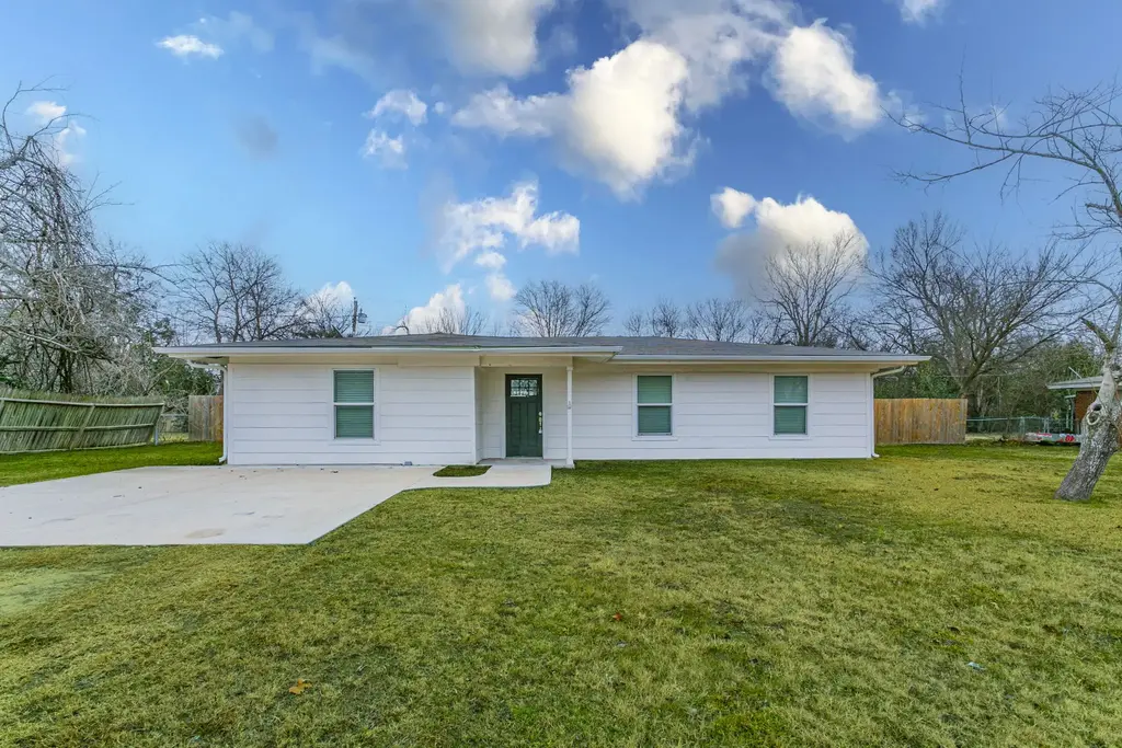 207 N 1st Street, Little River Academy