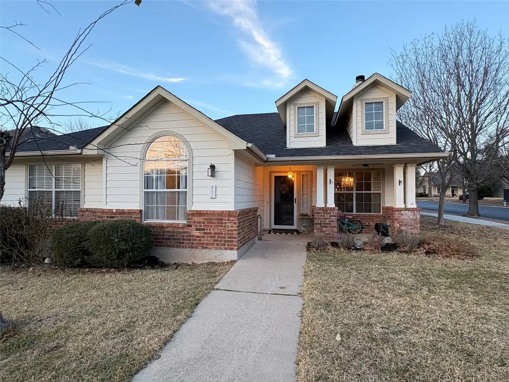 432 Hanover Court, Georgetown