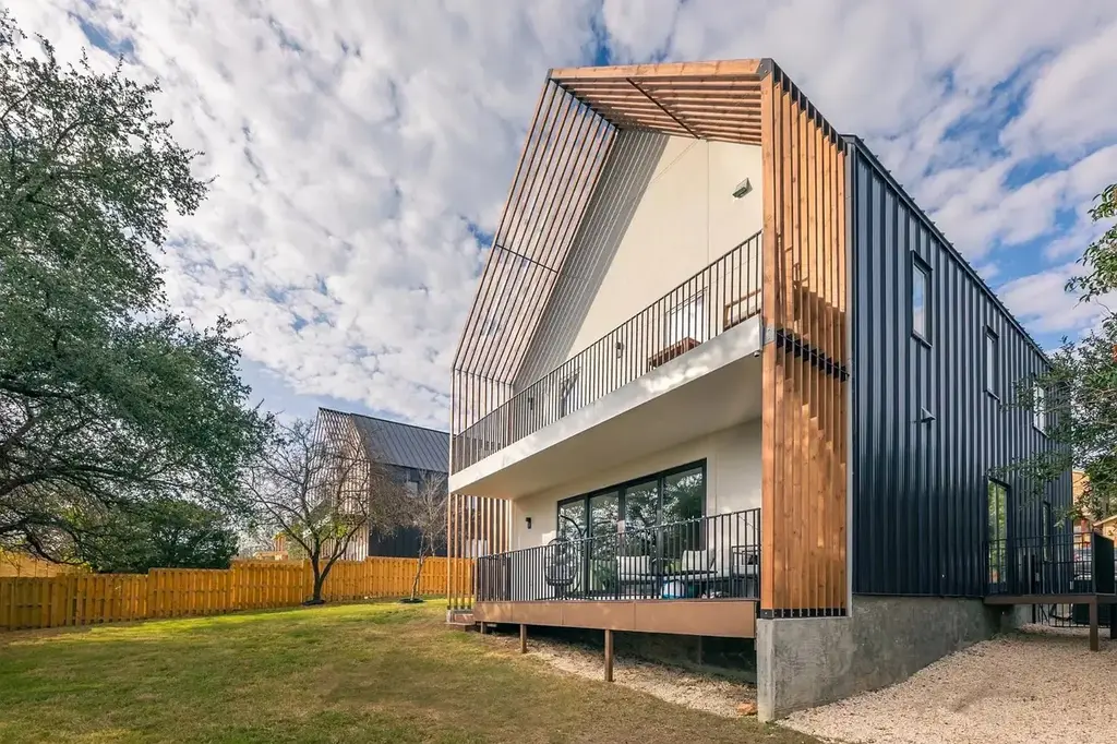 2103 Crazyhorse Pass, Austin