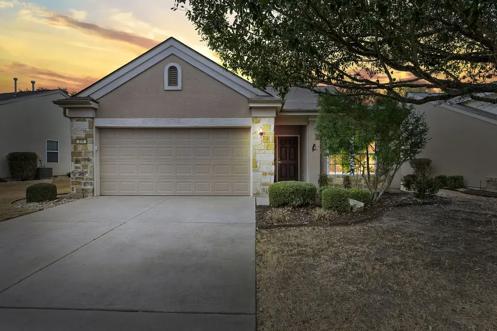 316 Crockett Loop, Georgetown