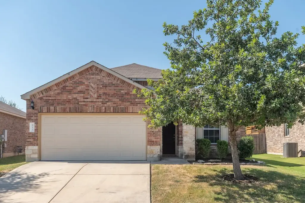 333 Stella Gold St Street, Buda