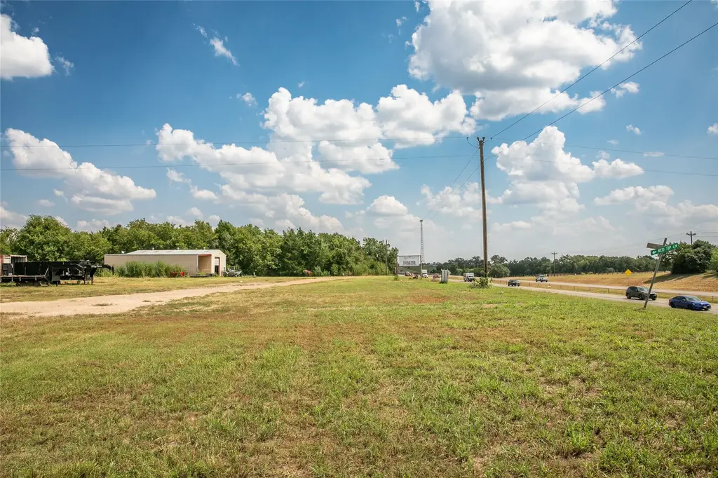 30 Red Tip Lane, Brenham