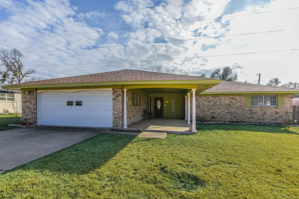 3409 Hemlock Boulevard, Temple