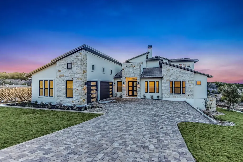 104 Nattie Woods Drive, Horseshoe Bay