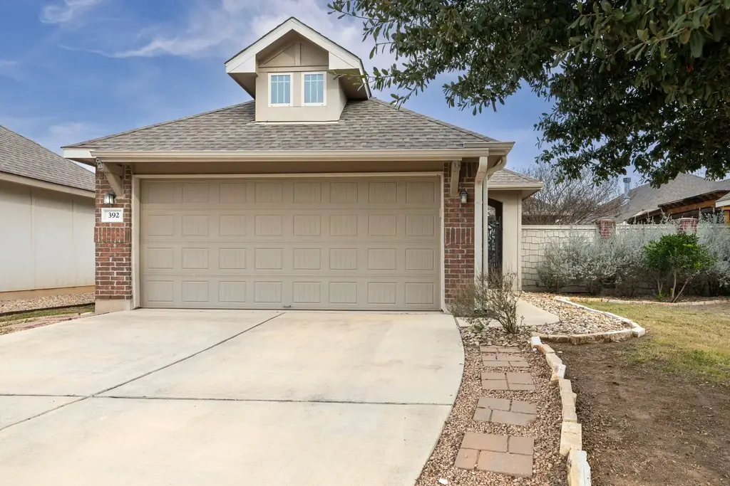 392 Tilly Lane, Buda