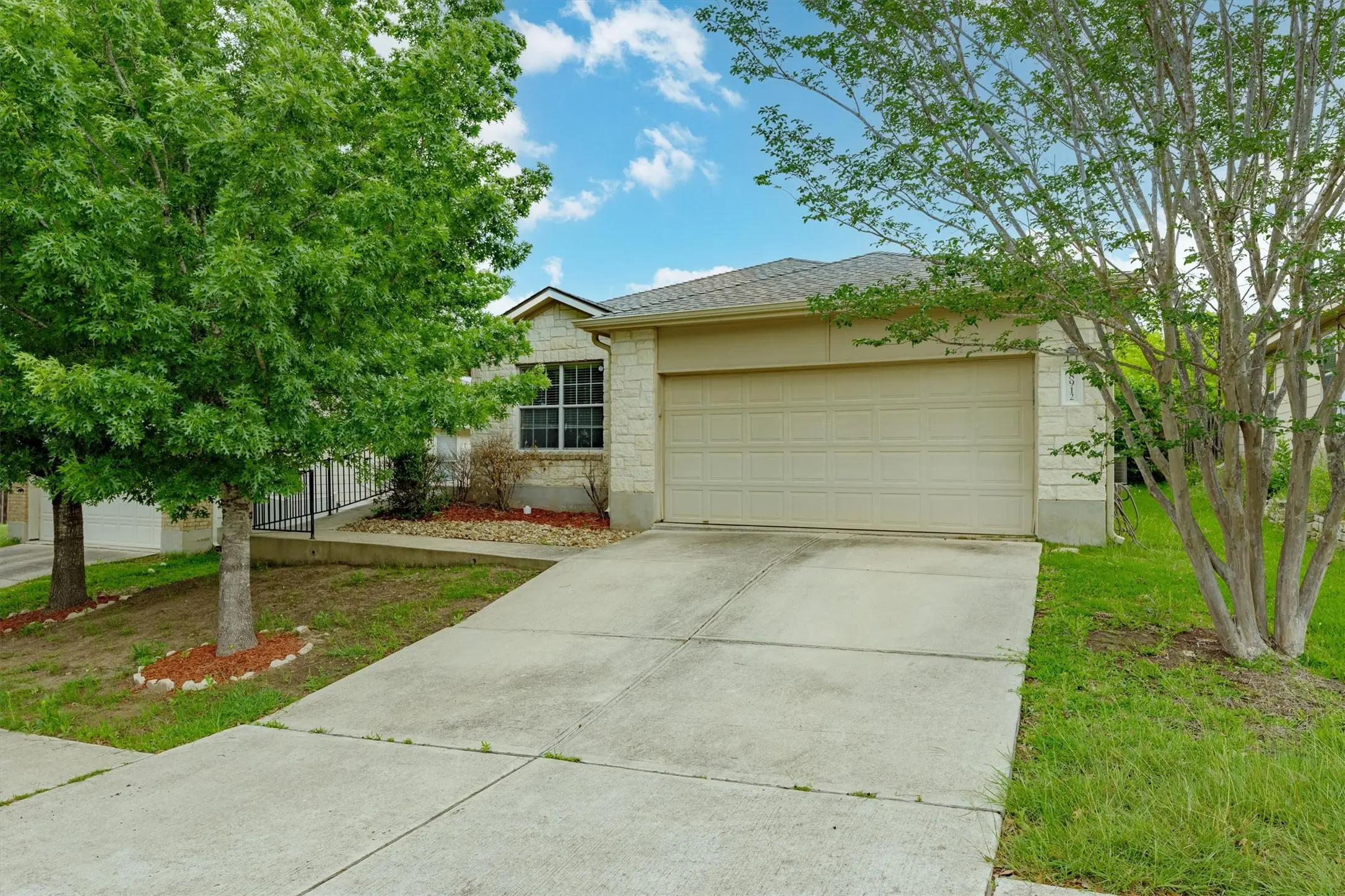 Photo of Listing #3328844