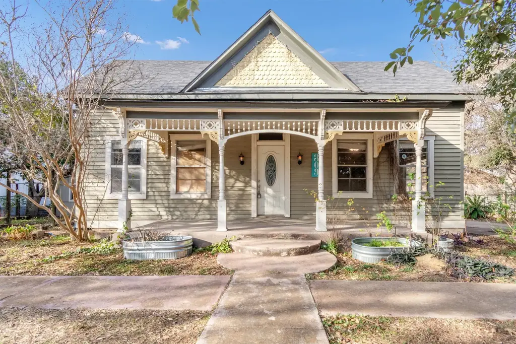 309 Bois D Arc Street, Lockhart