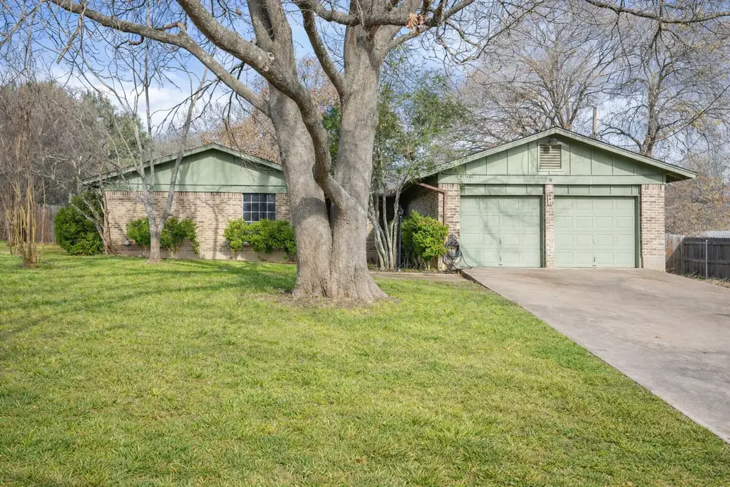 902 Clearwater Circle, Austin