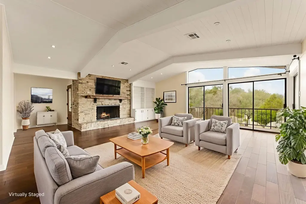 204 Los Altos Drive, Lakeway
