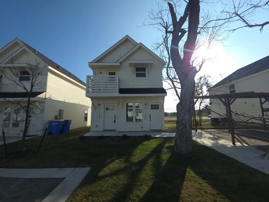 2002 W 2nd Street 1202, Taylor