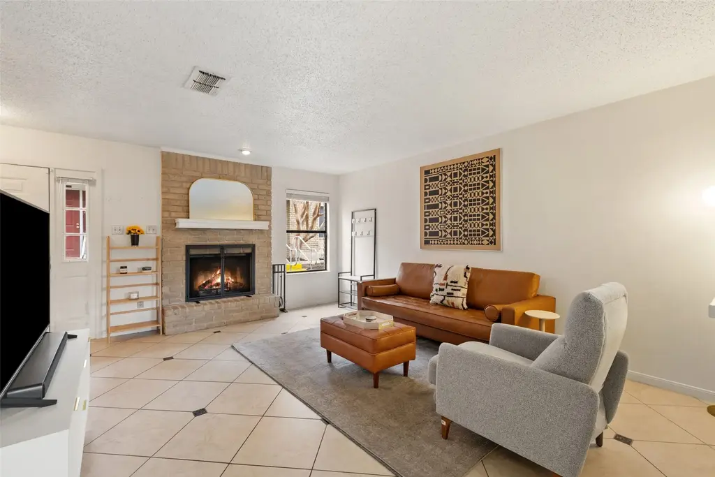 830 Banister Lane, Austin