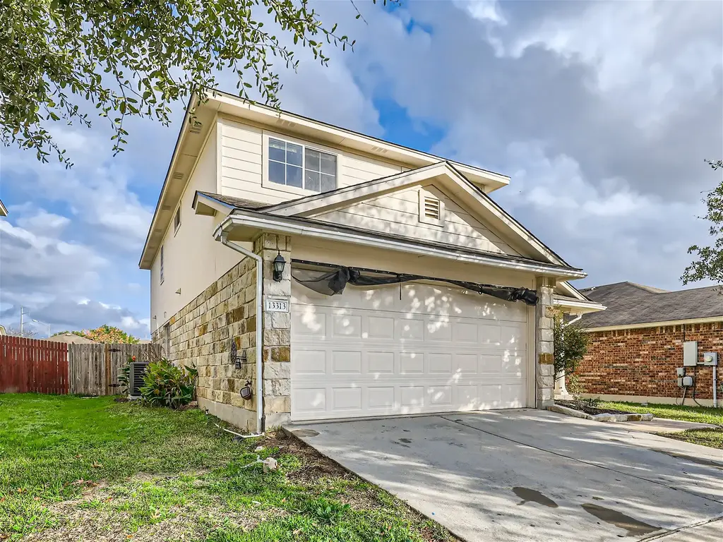 13313 John Tyler Street, Manor