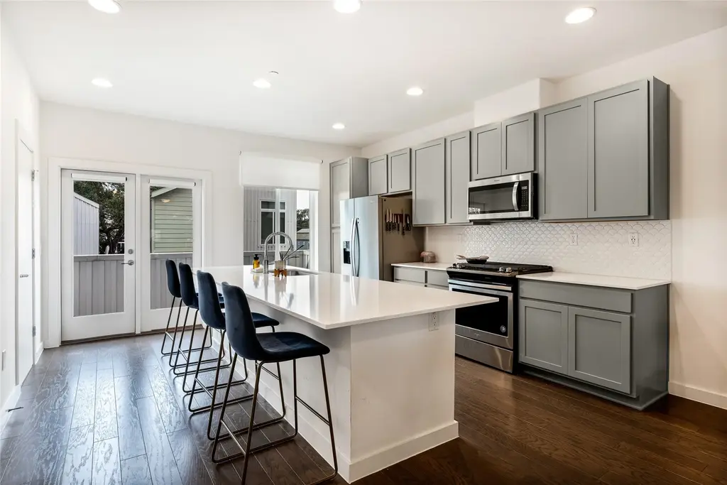 814 N Bluff Drive 95, Austin