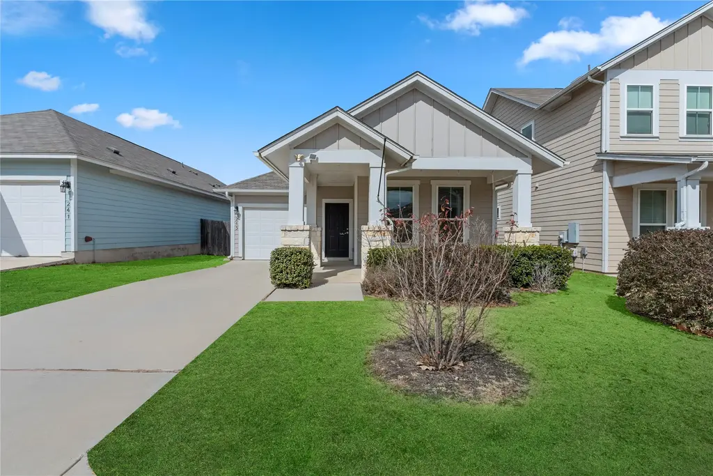 245 E Broade Street, Leander