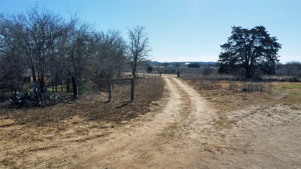 5633 Tenney Creek Road, Luling