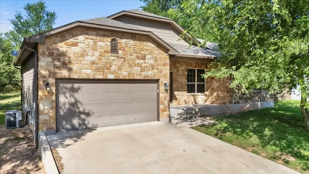 163 Puu Waa Waa Lane, Bastrop
