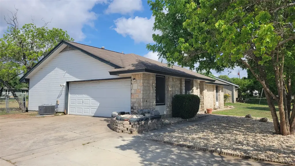 1903 Londonderry Drive, Leander