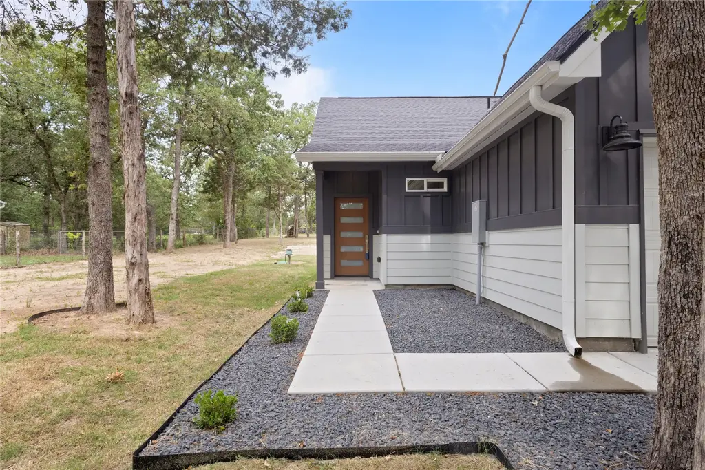 240 Shadow Oak Drive, Bastrop