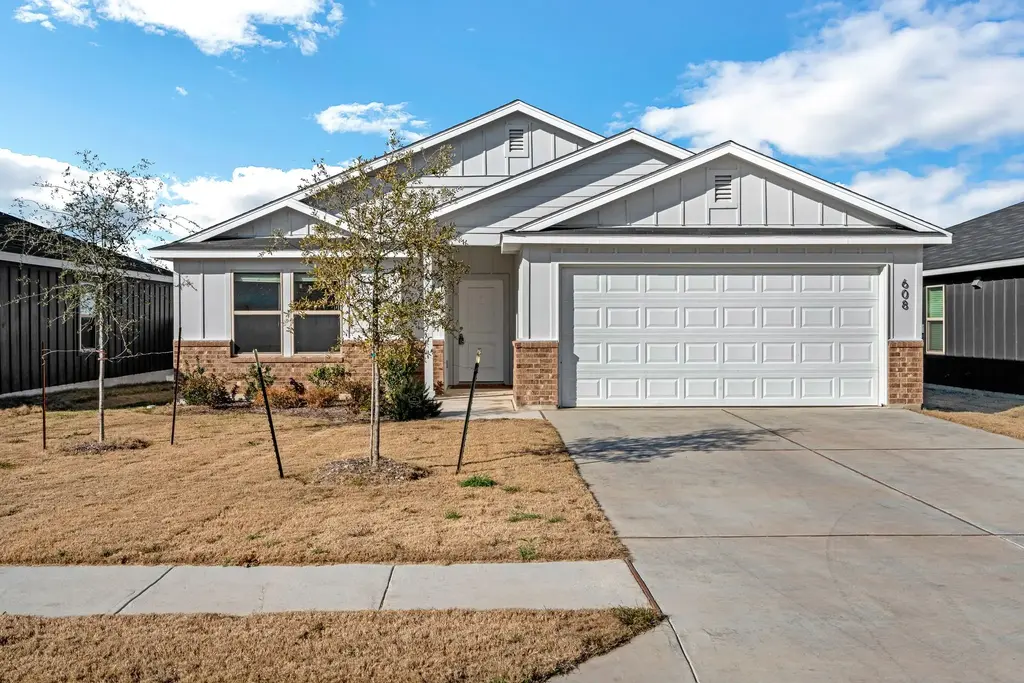 608 Double Vision Road, Jarrell
