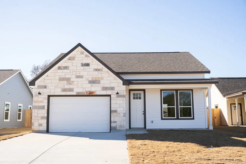 313 String Prairie Way, Smithville