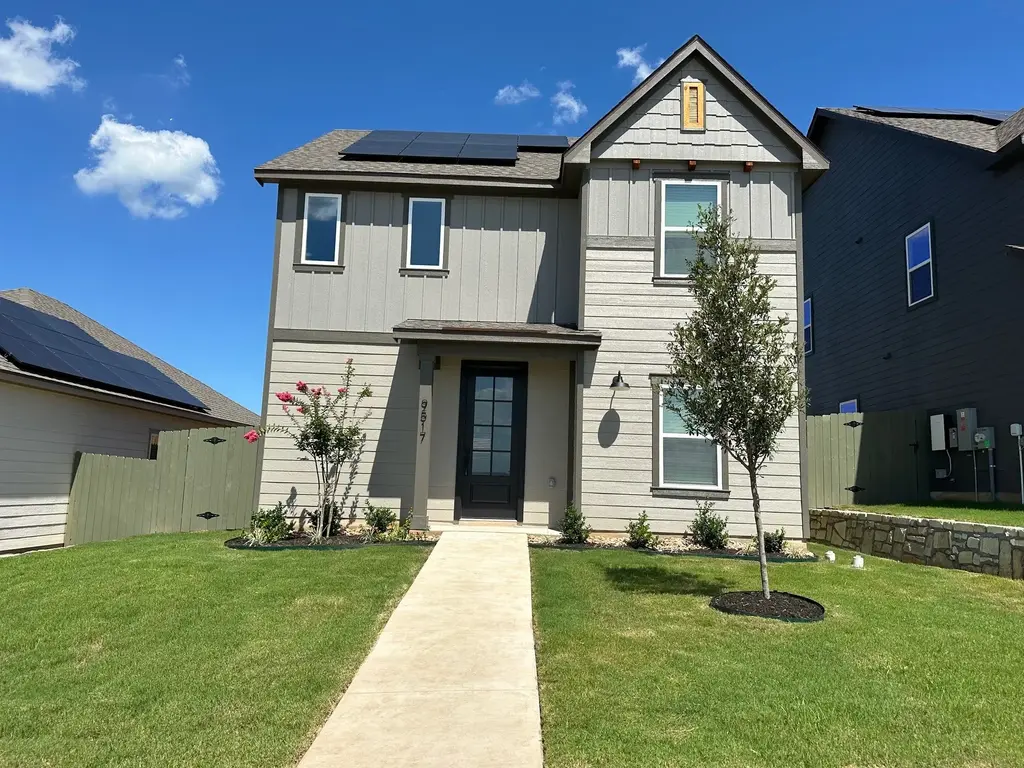 9517 Balmy Lane, Manor