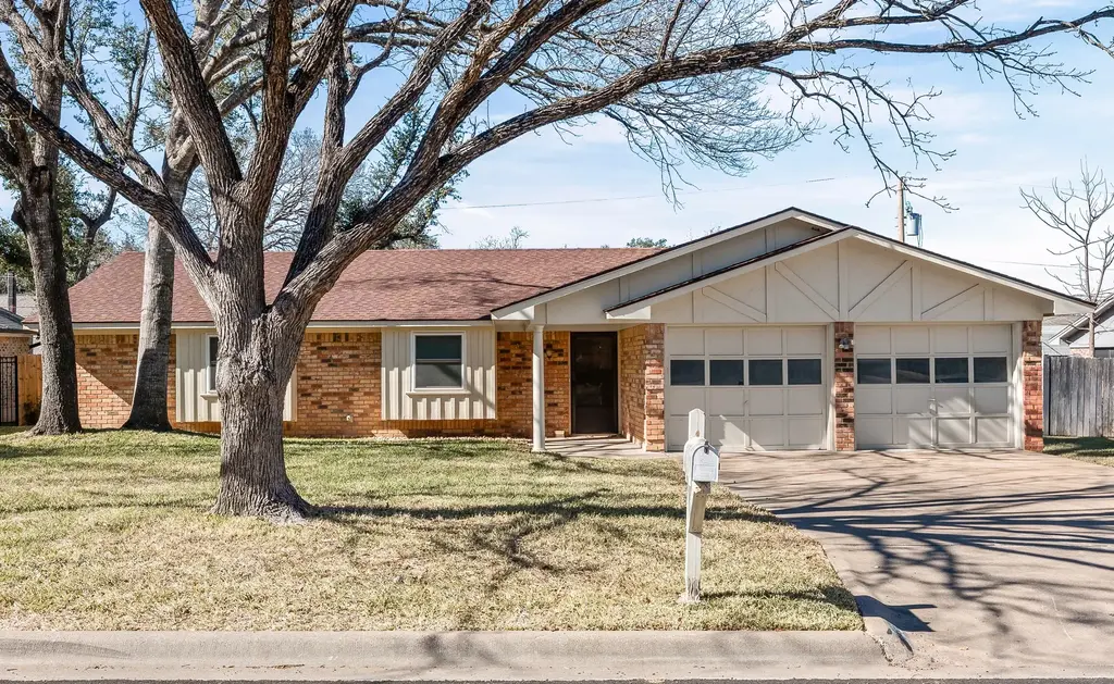 3702 Las Moras Drive, Temple