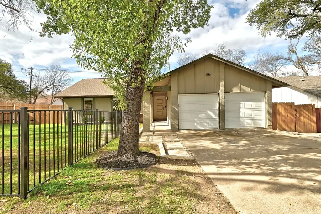 7210 Towering Oaks Drive, Austin