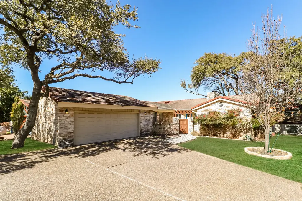 208 Crescent Bluff, Lakeway