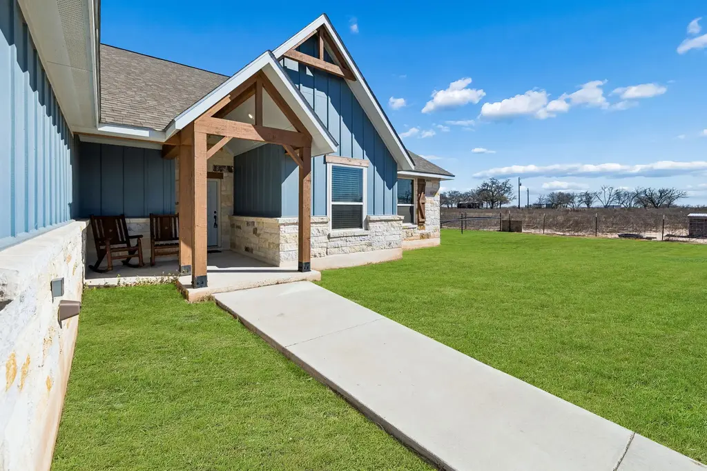5476 County Road 427, Stockdale