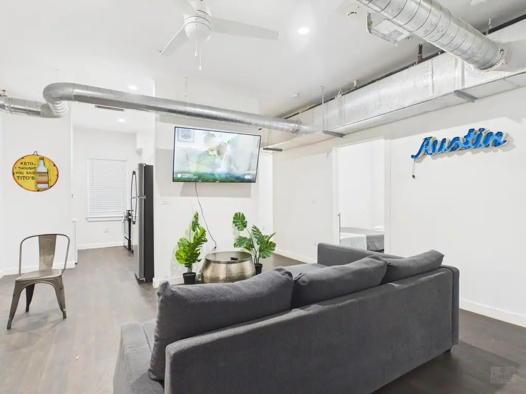 1010 W 26th Street 210, Austin