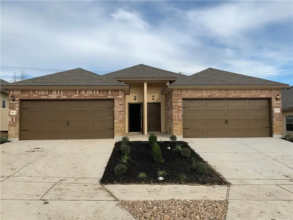 379 Joanne Loop B, Buda