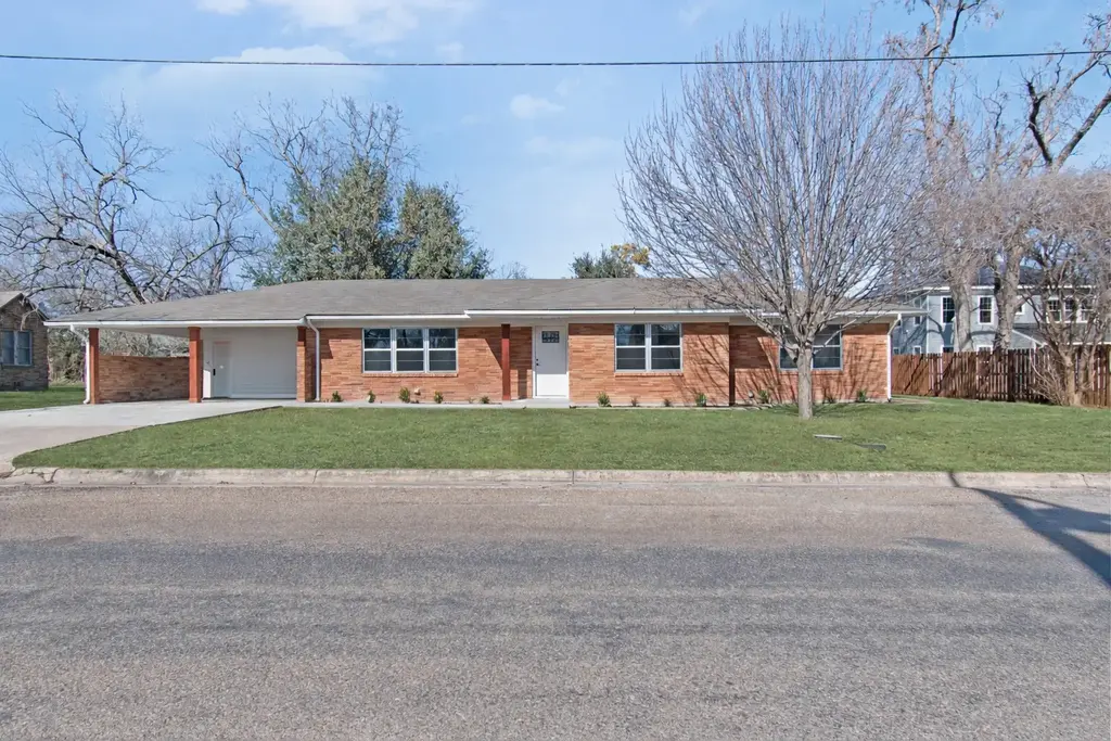 606 E 6th Street, Cameron