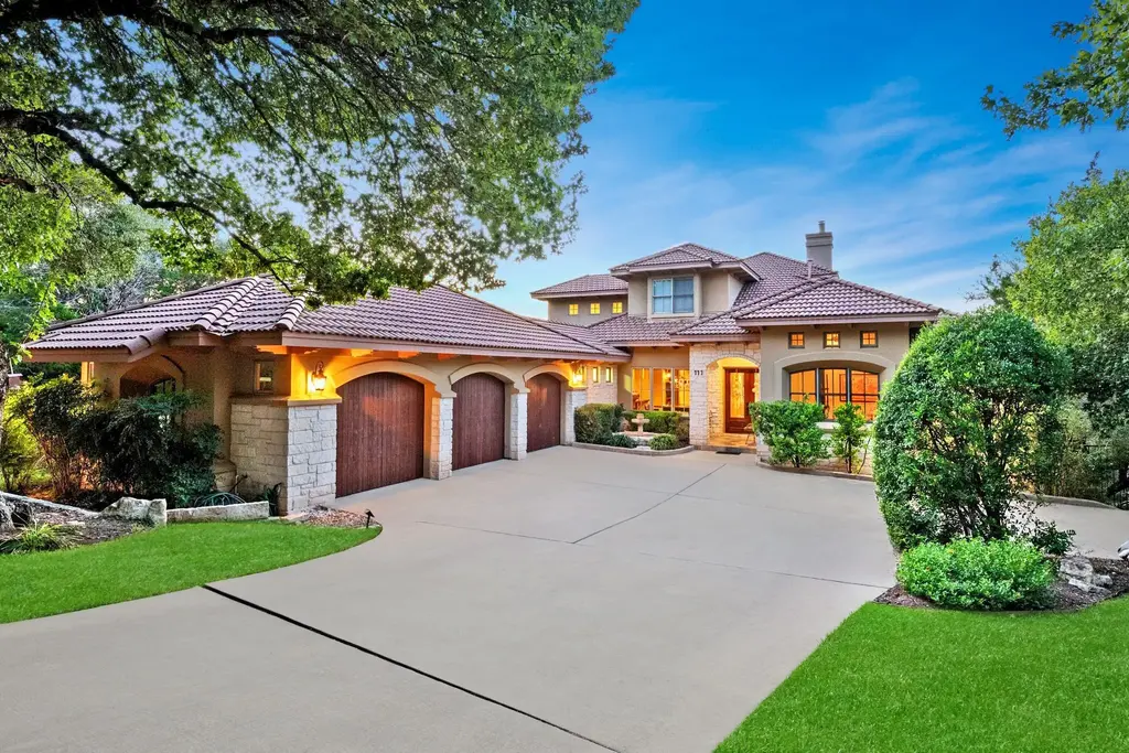 111 Sendera Bonita, Lakeway