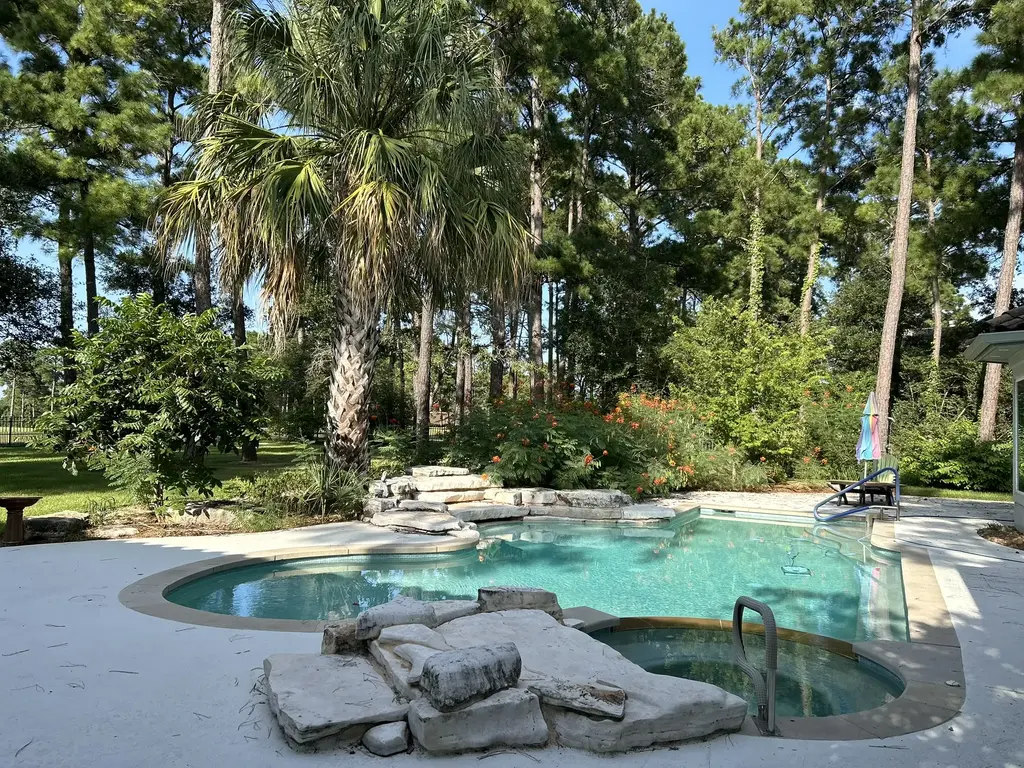 110 Pine Court, Bastrop