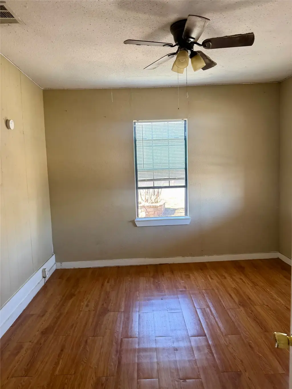 900 E Live Oak Street, Lockhart