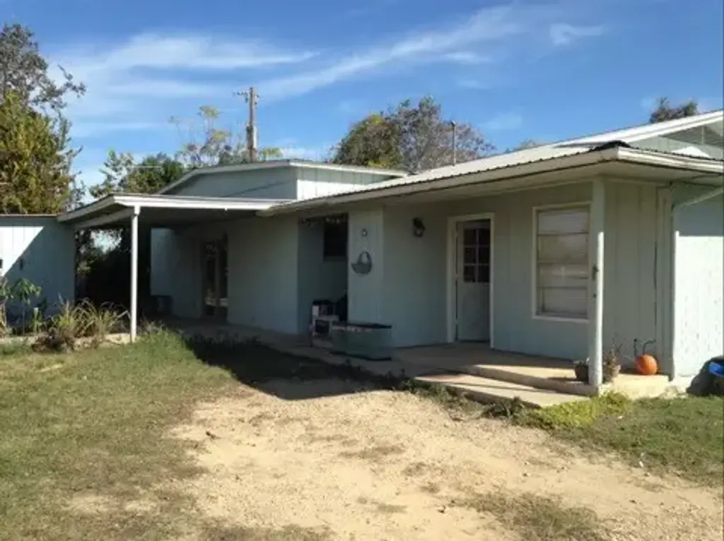 208 Nw River Road, Martindale