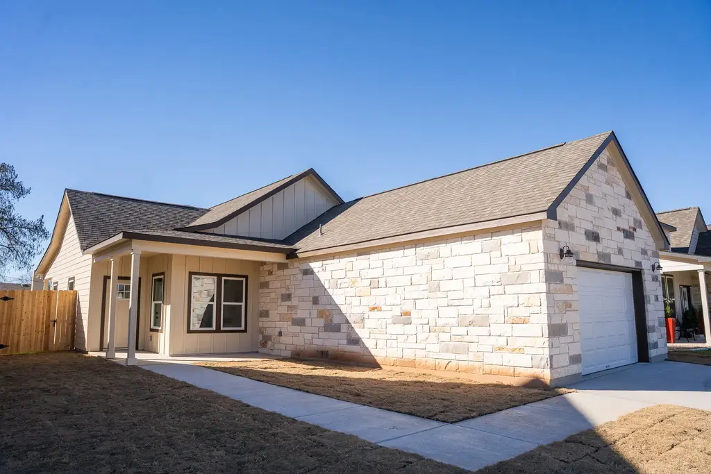 315 String Prairie Way, Smithville