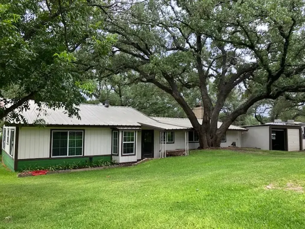 700 County Road 126 Road, Kingsland