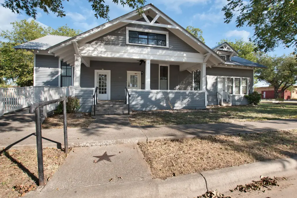 107 W 5th Street, Lampasas