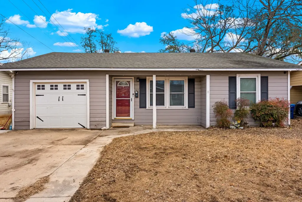 603 N Lewis Avenue, Kerrville